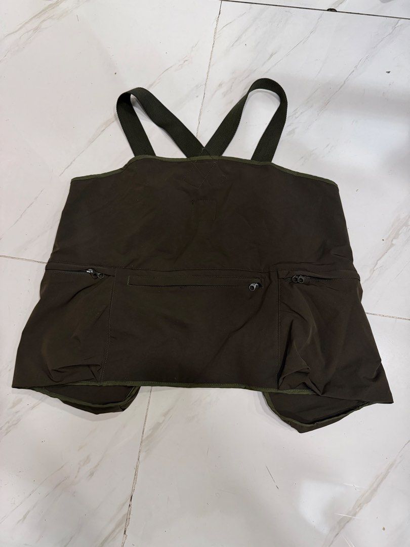 Beams (Category: Vests) located in Quezon City. Submitted by macleen17 (Listing ID 1469015777, Image 3). Description: Beams Size L Excellent Condition Army Green Color Multi Pocket front & Back.