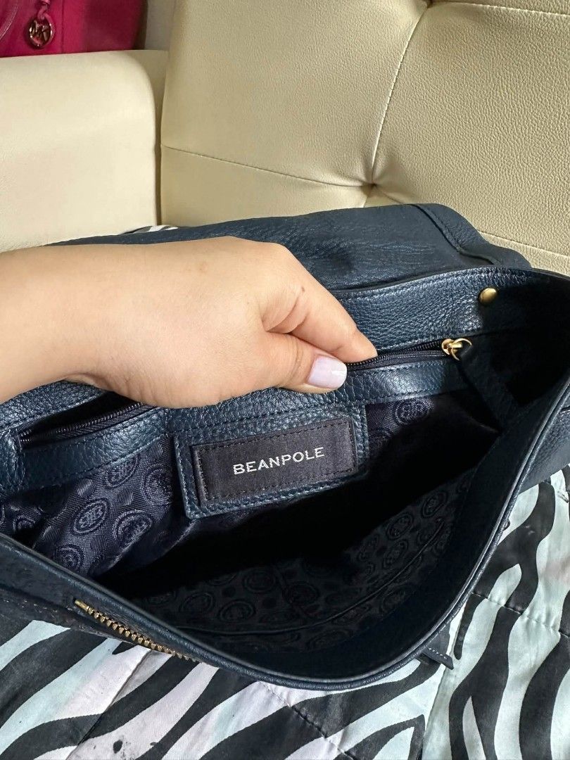 Beanpole Bag (Category: Shoulder Bags) located in Las Pinas. Submitted by wisedragon-84af (Listing ID 1469085987, Image 3). Description: .
