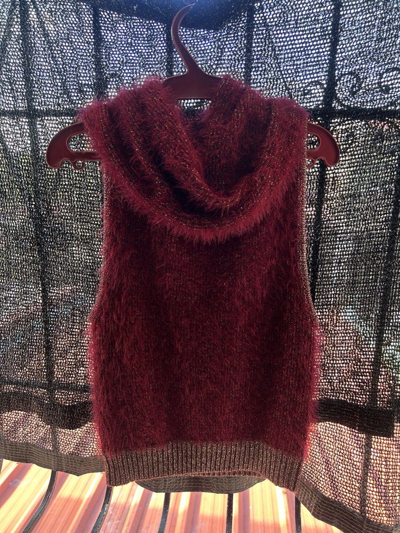 Bebe top turtle neck (Category: Others Tops) located in Dasmarinas. Submitted by fitsbewit.u (Listing ID 1469006989, Image 1). Description: xs on tag Loc: Dasmariñas cavite Mop: gcash Mod: j&t .