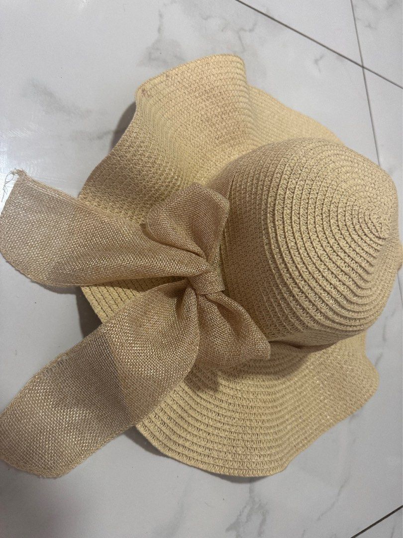 Beige Straw Sun Hat with Bow Detail (Category: Hats & Beanies) located in Manila. Submitted by decluterthings888 (Listing ID 1468941576, Image 1). Description: - Color: Beige - Material: Breathable straw - Design: Wide brim with a large matching mesh ribbon - Features: Easy to pack and travel-friendly - Best for: Beach trips, vacations, and outdoor activities.