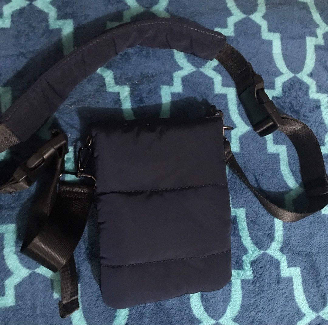 Bench Navy Blue Sling bag (Category: Sling Bags) located in Imus. Submitted by stop_shoppping (Listing ID 1468991644, Image 1). Description: .