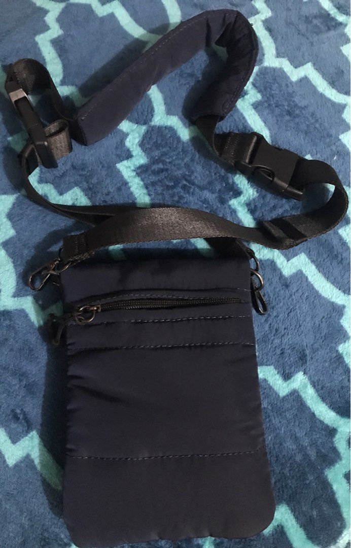 Bench Navy Blue Sling bag (Category: Sling Bags) located in Imus. Submitted by stop_shoppping (Listing ID 1468991644, Image 3). Description: .