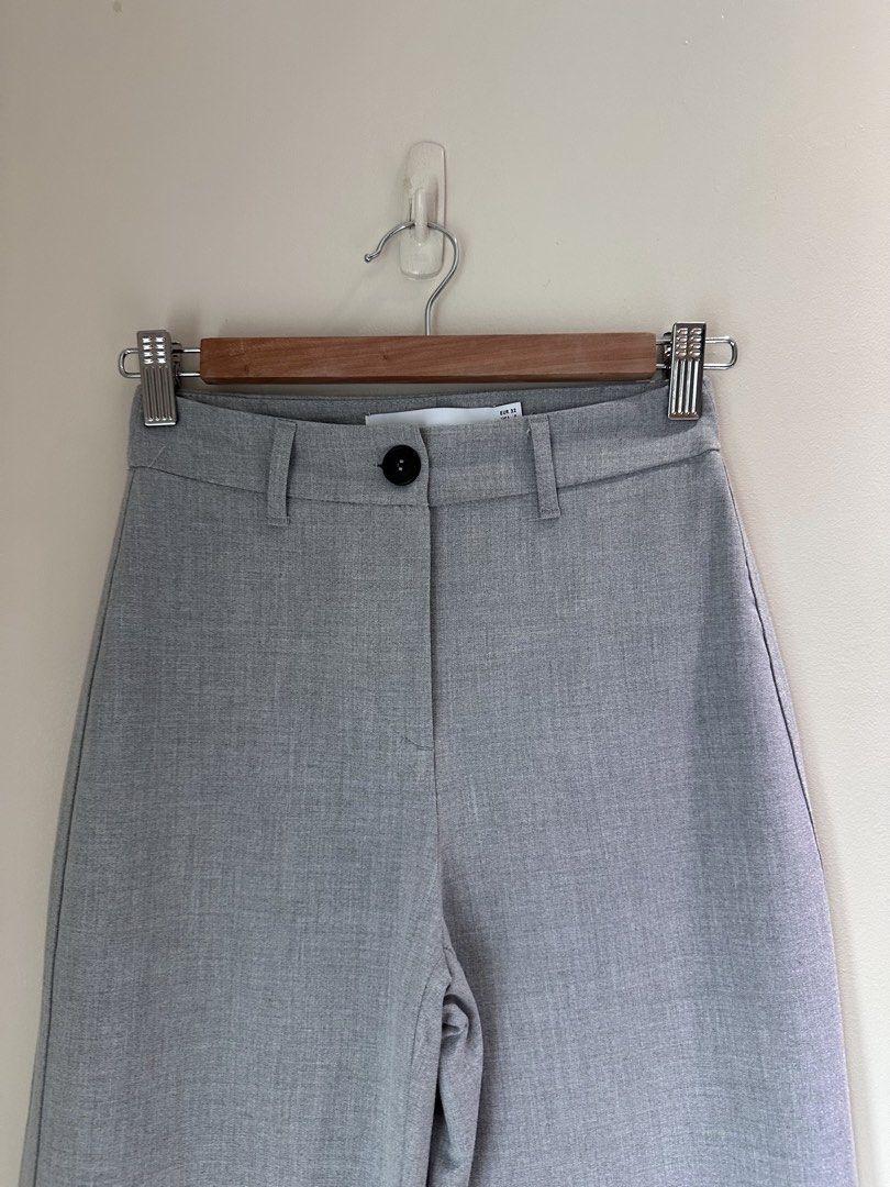 Bershka Gray Trousers (Category: Other Bottoms) located in San Juan City. Submitted by keep.it.clean (Listing ID 1469103368, Image 2). Description: .