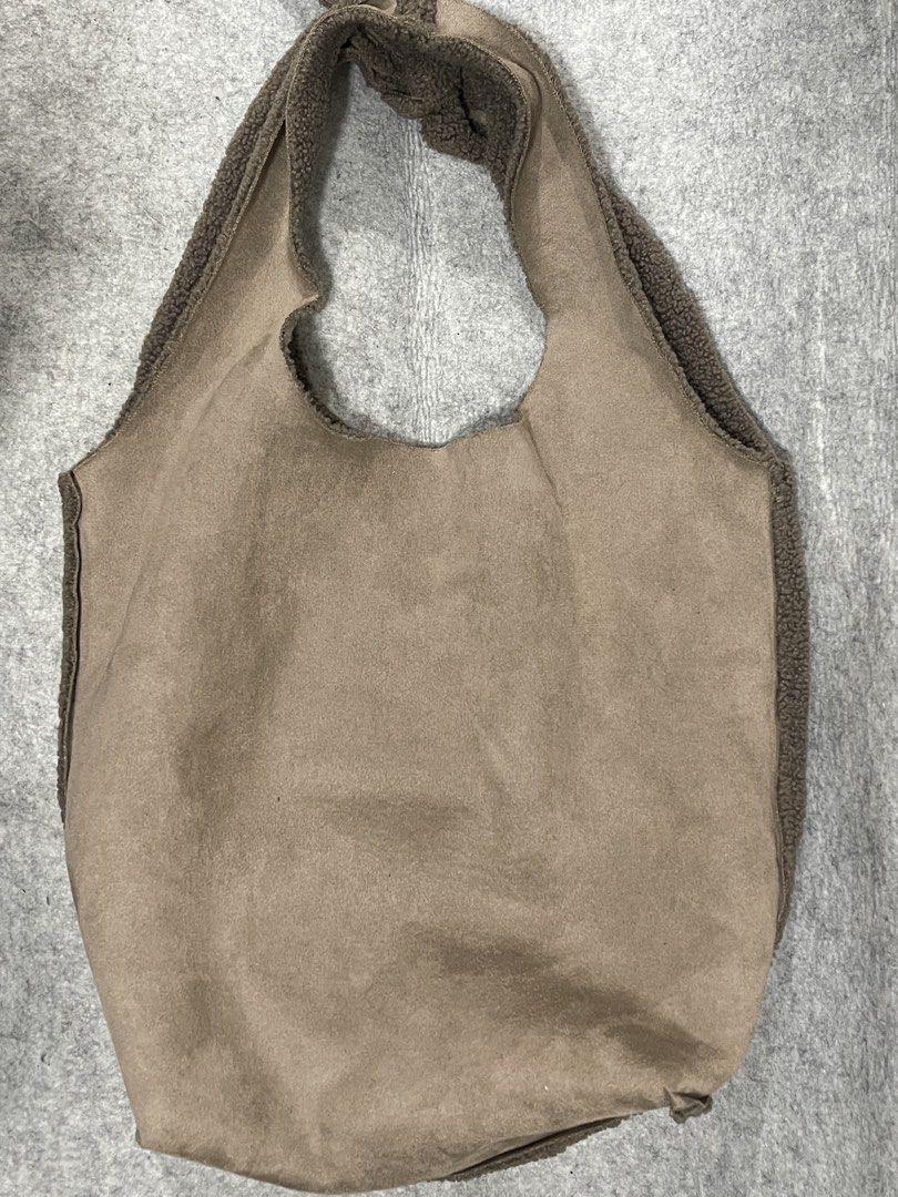 billabong (Category: Tote Bags) located in Calamba. Submitted by thriftingoverload (Listing ID 1469036105, Image 3). Description: plus shipping fee sa malayo.