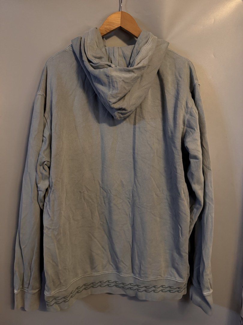 Billabong Grey Pullover Hoodie Size L (Category: Hoodies) located in Alaminos. Submitted by outfitcheck.ph (Listing ID 1469103343, Image 2). Description: - Brand: Billabong - Size: L (Regular fit) - Color: Grey - Material: Cotton and polyester blend (Made in India) - Interior: Soft fleece lining - Features: Adjustable drawstring hood, kangaroo front pocket - Details: Small embroidered chest script and subtle wave graphic hem - Condition: Great fo