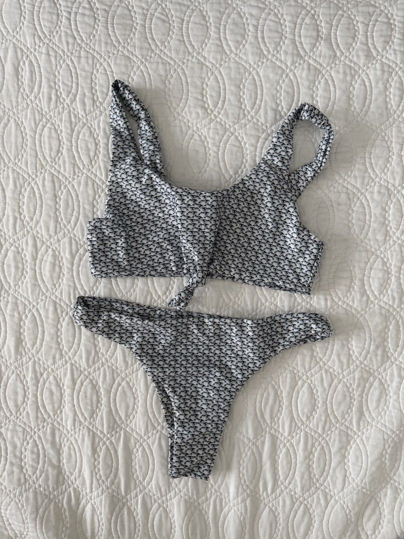 Black & White Patterned Dodo Kinis Bikini (Category: Bikinis & Swimsuits) located in Quezon City. Submitted by kelangot (Listing ID 1468998457, Image 2). Description: Selling this item in great condition! Brand: dodo kinis Size: small Condition: worn only once or twice Color: black & white pattern RFS: decluttering 📦 Shipping: C/O buyer 💸 Payment: GCash, BPI, or GoTyme Feel free to message me for inquiries Strictly no cancellations, returns, or