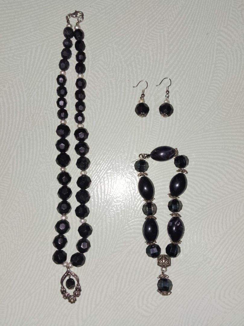 Black Beaded Matching Jewelry Set (Category: Necklaces) located in Bacolod City. Submitted by beam_tori (Listing ID 1468993878, Image 1). Description: - includes earrings, necklace, and bracelet - MOP: Gcash - MOD: J&T.