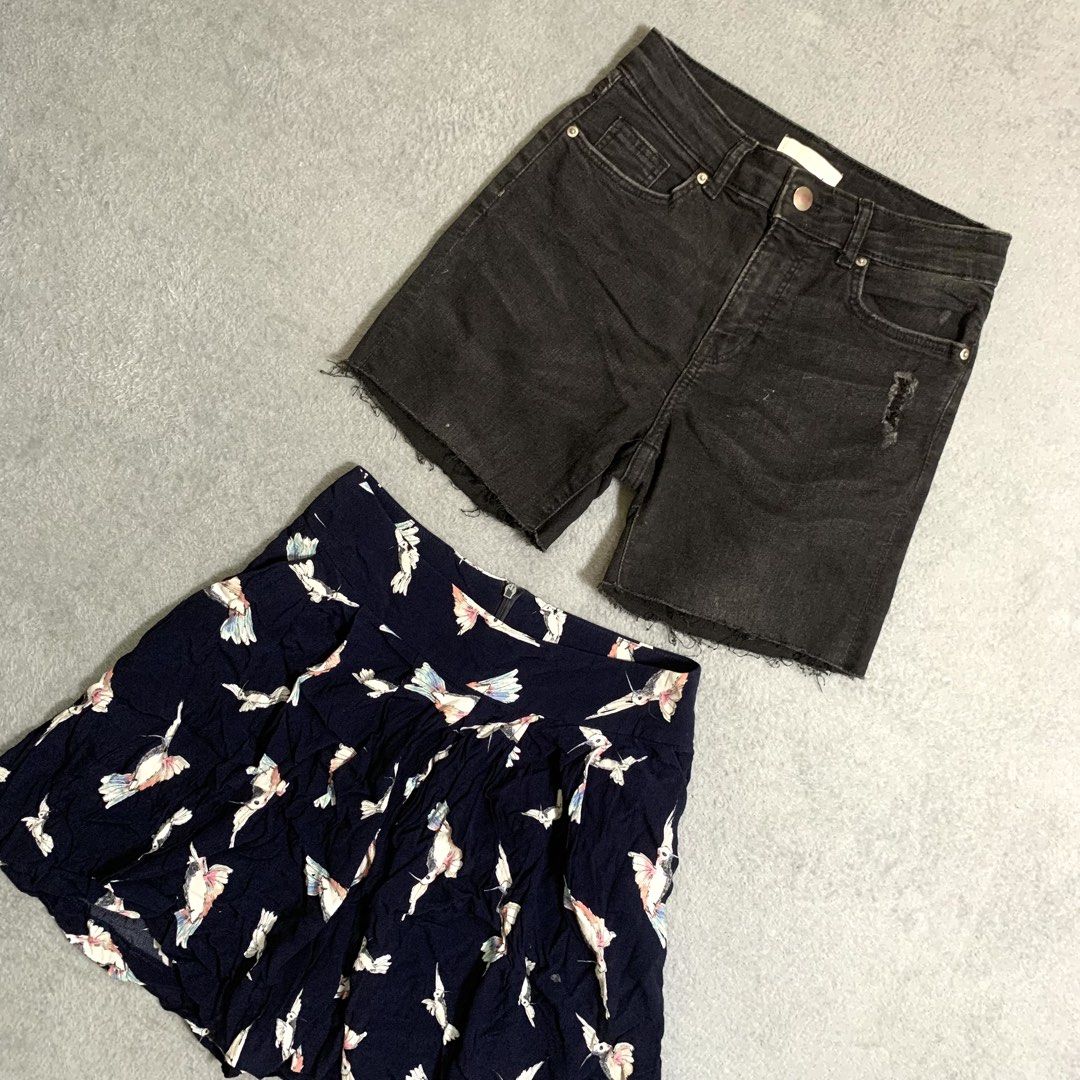 bundle (2pcs!) 🩷 black bermuda shorts printed skort shorts (Category: Shorts) located in Arayat. Submitted by capymelon (Listing ID 1468959253, Image 2). Description: top: W24”-R9”-L13”-H8.5” bot: W24”-R13.5”-L15”-H16” (looks like skirt) color may vary due to lighting send me a message if interested! 📥 📍pampanga j&t courier sf is ₱54-₱84 .