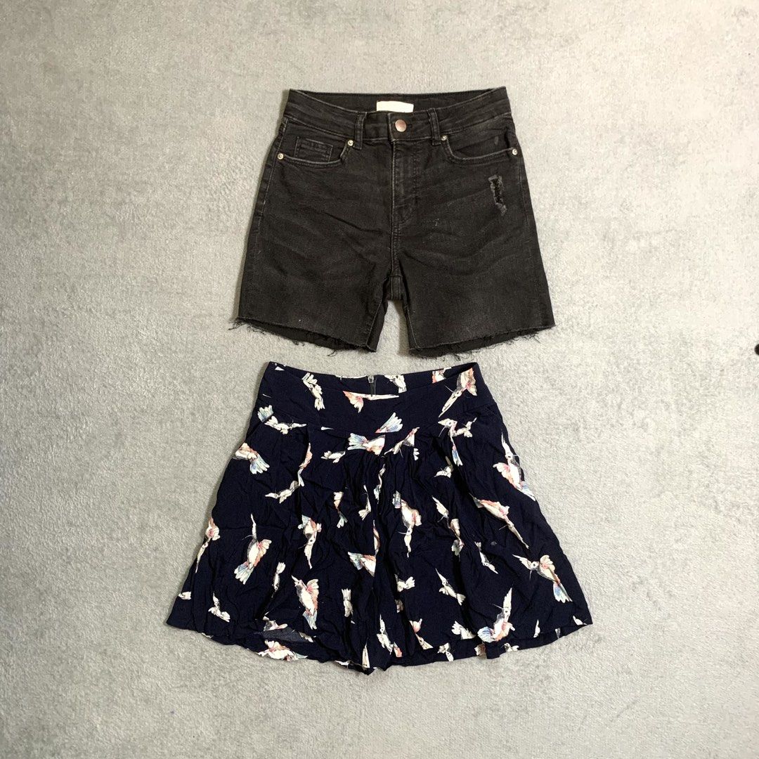 bundle (2pcs!) 🩷 black bermuda shorts printed skort shorts (Category: Shorts) located in Arayat. Submitted by capymelon (Listing ID 1468959253, Image 1). Description: top: W24”-R9”-L13”-H8.5” bot: W24”-R13.5”-L15”-H16” (looks like skirt) color may vary due to lighting send me a message if interested! 📥 📍pampanga j&t courier sf is ₱54-₱84 .