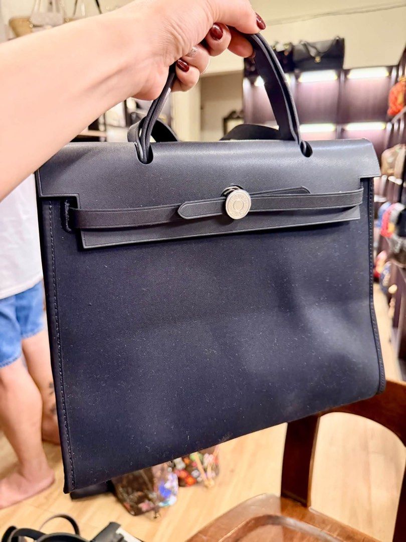 Black Canvas Handbag (Category: Tote Bags) located in Muntinlupa City. Submitted by farinasonlineshop (Listing ID 1469095018, Image 1). Description: .