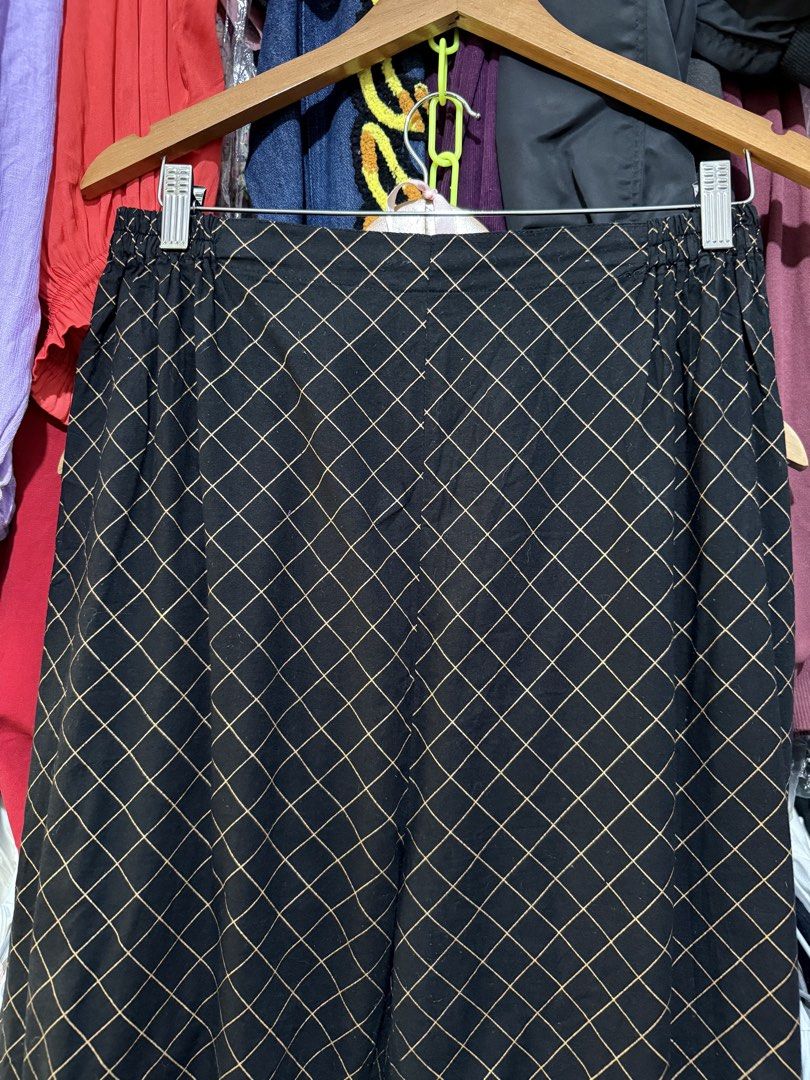 Black Gold Diamond Grid Wide Leg Pants (Category: Other Bottoms) located in Antipolo. Submitted by harlowwillow (Listing ID 1468949920, Image 3). Description: NO TO LOW BALLERS LARGE TO XL W 14.5” to 19.5” L 37.5” - Color & Pattern: Black with all-over gold diamond grid - Fit: High-waisted with a comfortable elastic waistband at the back - Fabric: Flowy, lightweight, and very comfortable - Versatility: Great statement piece for office wear or cas