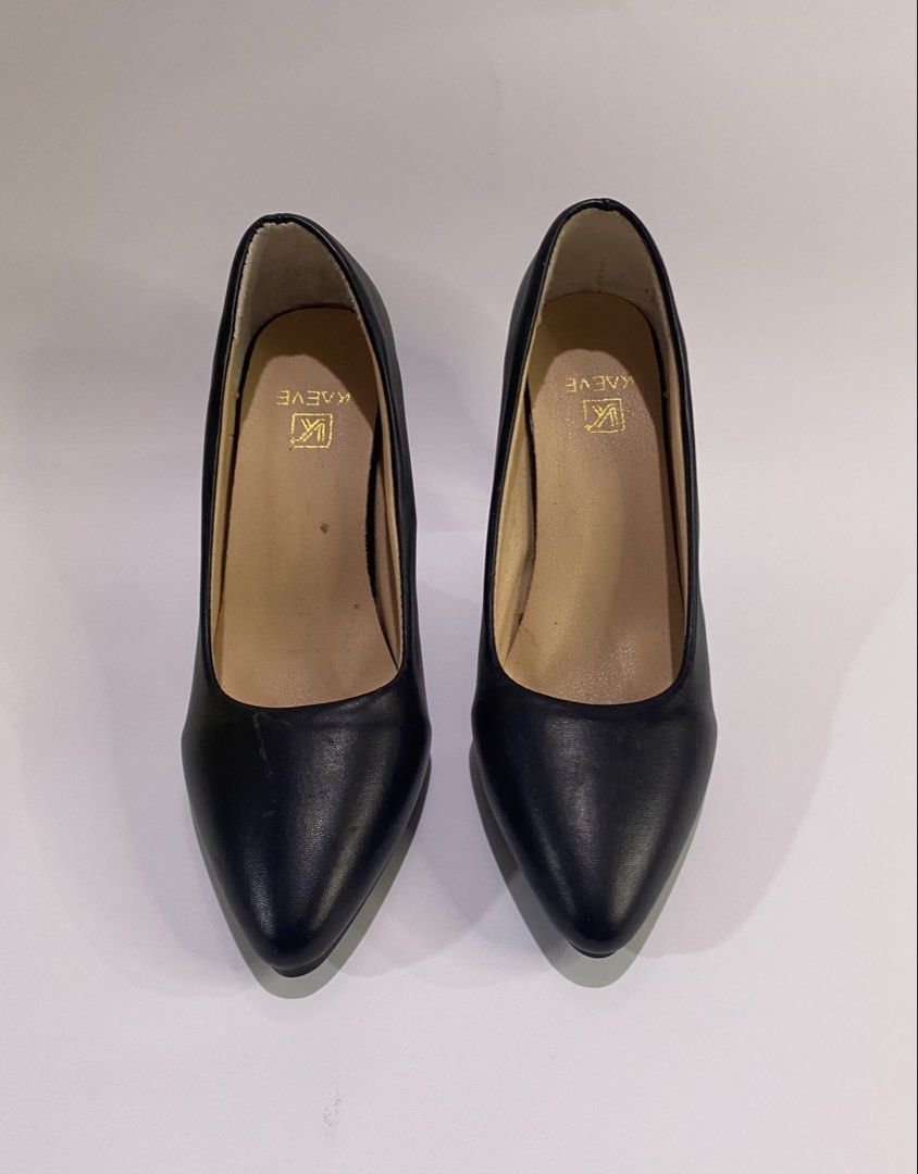 black heels (Category: Heels) located in Valenzuela. Submitted by cole.mendoza (Listing ID 1469001406, Image 3). Description: size 38 womens.