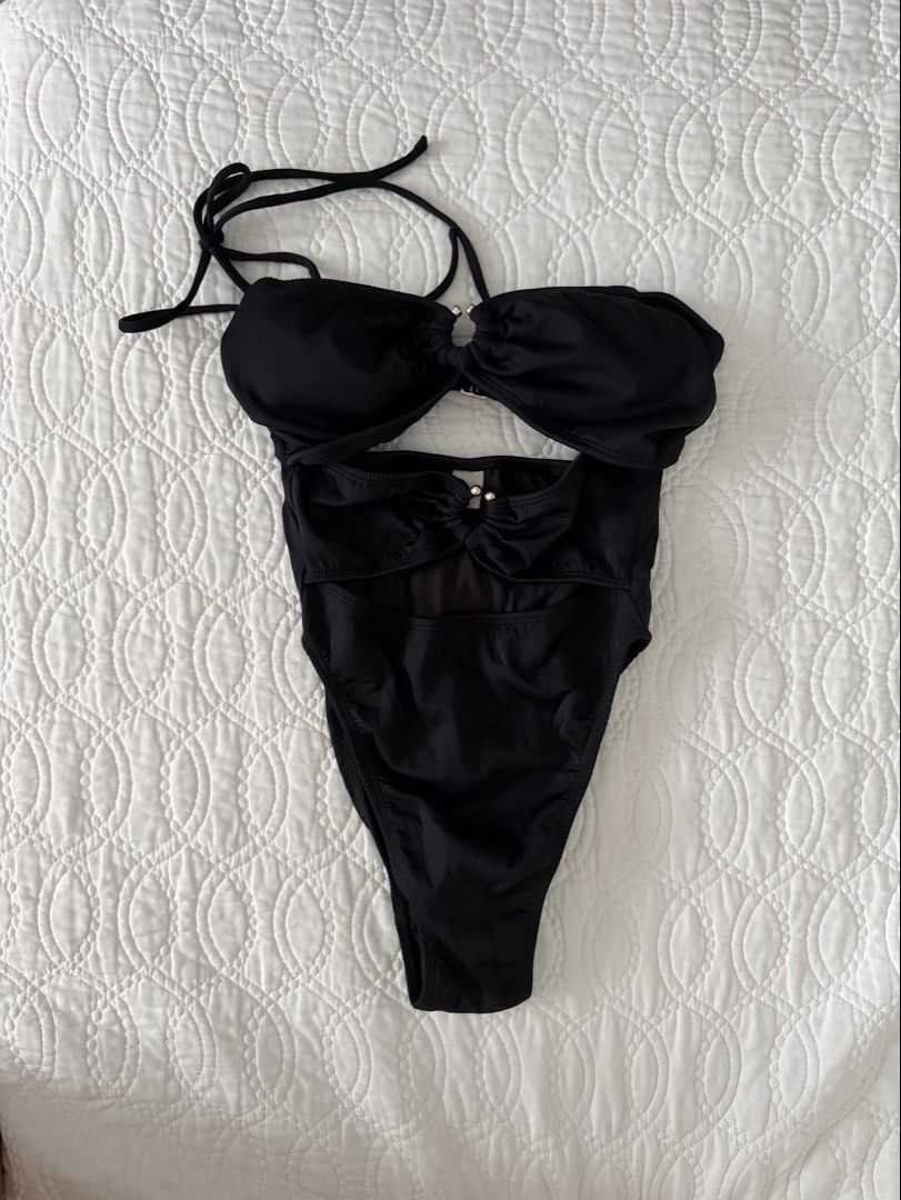 Black Helen Piece One Piece (Category: Bikinis & Swimsuits) located in Quezon City. Submitted by kelangot (Listing ID 1469000878, Image 2). Description: Selling this item in great condition! Brand: helen piece Size: small Condition: never worn out Color: black RFS: decluttering 📦 Shipping: C/O buyer 💸 Payment: GCash, BPI, or GoTyme Feel free to message me for inquiries Strictly no cancellations, returns, or refunds. Happy shopping! ♡.