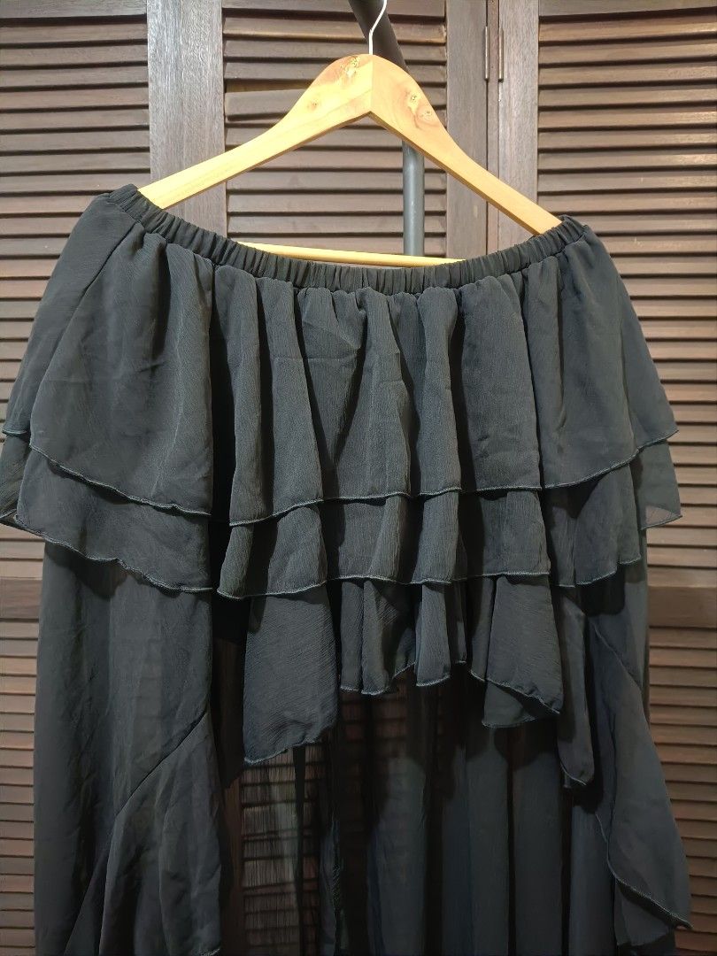 Black Longback Ruffle Skirt (Category: Skirts) located in Manila. Submitted by byjrb (Listing ID 1469058334, Image 2). Description: 🛍️ Brand-new items from SHEIN, Emery Rose, Zaful, No brand & more! Size : Large on Tag but fits to XXL with shorts as inner 📦 Shipping: LBC / J&T / Lalamove 💸 MOP: GCash / BPI only Note : Brand is listed as SHEIN for listing purposes. All items are sourced from shein-bales. Shipping schedule. Wednesday and Saturda