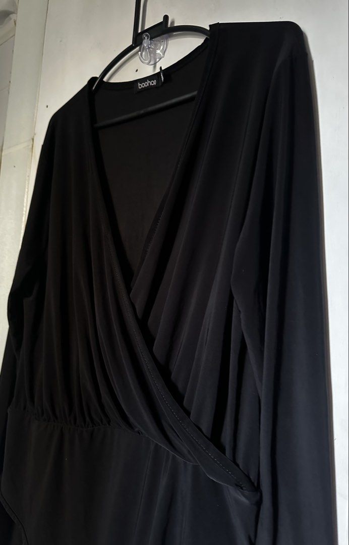 Black longsleeve bodysuit (Category: Others Tops) located in Cavite. Submitted by chicfinds.slay (Listing ID 1469066460, Image 2). Description: ✨best fit for size m-l body frame ✨stretchy comfy ✨easy to pair.