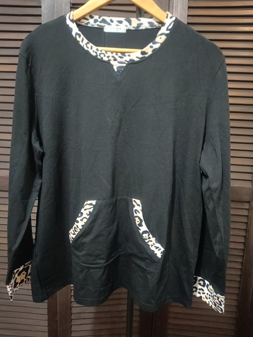 Black Long-Sleeve Top with Leopard Print Trim (Category: Longsleeves) located in Manila. Submitted by byjrb (Listing ID 1469052627, Image 2). Description: 🛍️ Brand-new items from SHEIN, Emery Rose, Zaful, No brand & more! Size : Medium 📦 Shipping: LBC / J&T / Lalamove 💸 MOP: GCash / BPI only Note : Brand is listed as SHEIN for listing purposes. All items are sourced from shein-bales. Shipping schedule. Wednesday and Saturday : shipping day..