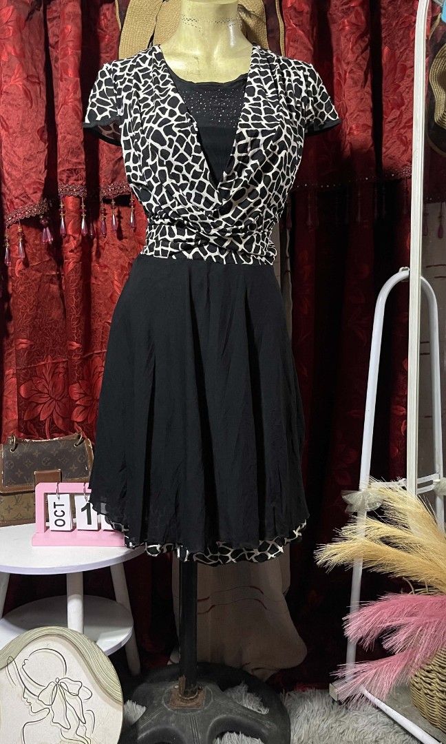 Black mini dress (Category: Dresses) located in Manila. Submitted by wheneity67thifted (Listing ID 1469010044, Image 1). Description: .