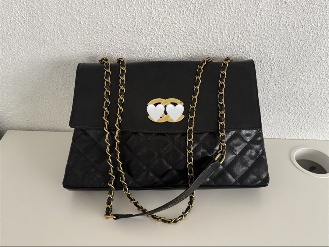 Black Quilted Leather Flap Bag Gold Chain (Category: Shoulder Bags) located in San Pedro. Submitted by childream (Listing ID 1469007354, Image 2). Description: - Gift from hongkong! Premium copiY since this leather and quality is superb! - Used once only - No cracks. Looks brand new - No chipping in hardware also - Inside is clean.