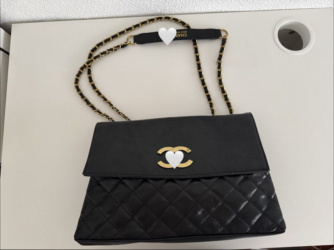 Black Quilted Leather Flap Bag Gold Chain (Category: Shoulder Bags) located in San Pedro. Submitted by childream (Listing ID 1469007354, Image 1). Description: - Gift from hongkong! Premium copiY since this leather and quality is superb! - Used once only - No cracks. Looks brand new - No chipping in hardware also - Inside is clean.
