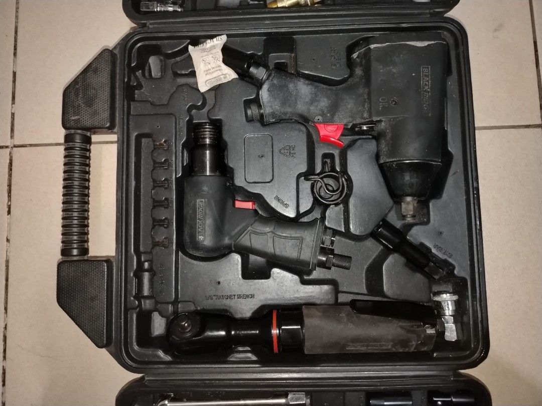Black Ridge Air Tool and Impact Wrench Kit (Category: Construction Tools & Equipment) located in Bacoor. Submitted by joshuaie (Listing ID 1469106903, Image 1). Description: 1-3 pieces missing Need Compressor to work No issue .