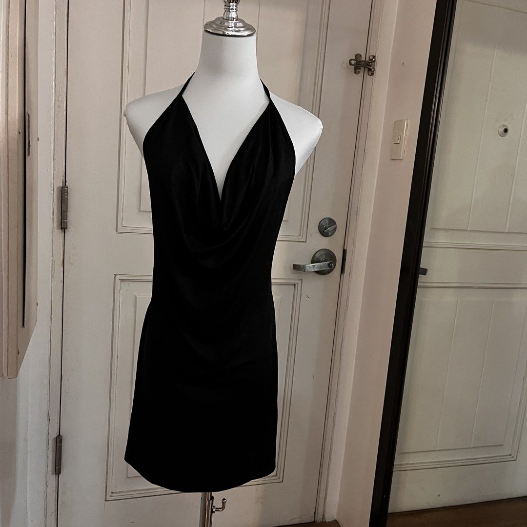 Black sexy dress (Category: Dresses) located in Muntinlupa City. Submitted by on.repeeat (Listing ID 1469054560, Image 1). Description: Medium fit With side slit Backless and tie knot halter.