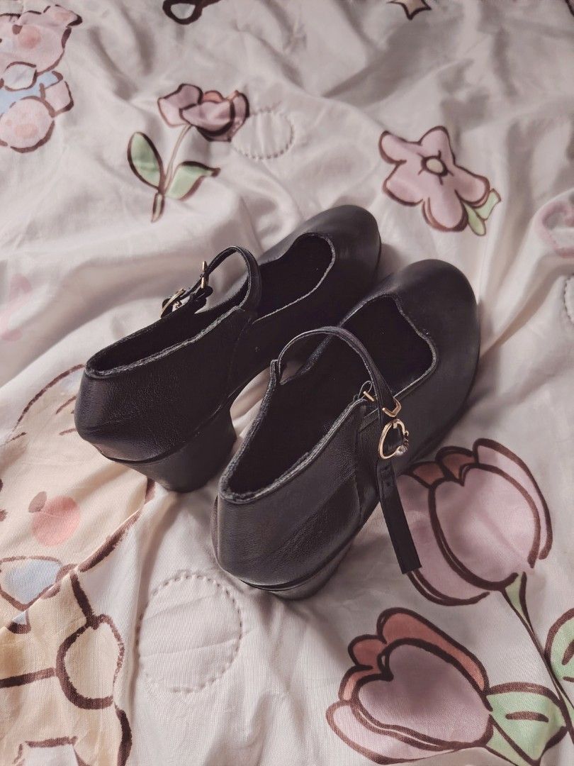 black shoes 🖤 (Category: Heels) located in Hermosa. Submitted by lcvelycath (Listing ID 1468978629, Image 1). Description: size: 23.5/EU 37 heels: 2.7 inch. issue: none colors may vary due to lightning & quality 𐙚 °. check details before mine joy miners will be posted :> 𐙚 °. payment first °. mode of payment: Gc@sh mode of delivery: JNT 𐙚 happy shopping 🛍️.