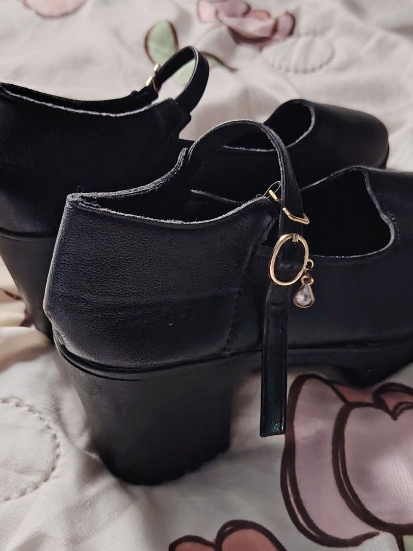 black shoes 🖤 (Category: Heels) located in Hermosa. Submitted by lcvelycath (Listing ID 1468978629, Image 2). Description: size: 23.5/EU 37 heels: 2.7 inch. issue: none colors may vary due to lightning & quality 𐙚 °. check details before mine joy miners will be posted :> 𐙚 °. payment first °. mode of payment: Gc@sh mode of delivery: JNT 𐙚 happy shopping 🛍️.