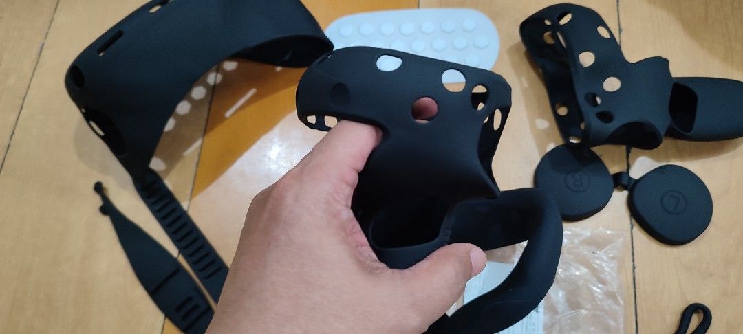 Black Silicone Protective Cover Set for Meta Quest 2 (Category: Virtual Reality) located in Pasig City. Submitted by sing_and_perform (Listing ID 1468955758, Image 2). Description: Silicone sleeve/cover/case for Oculus Meta Quest 2 VR Headset Comes with: Headset cover Controller covers 2x Lens Cover Knuckle grips 2x Wrist straps 2x Thumb grips 2x Face pad cover Good as new! Thank you Carousell! Mall meet ups.