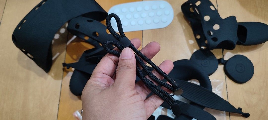 Black Silicone Protective Cover Set for Meta Quest 2 (Category: Virtual Reality) located in Pasig City. Submitted by sing_and_perform (Listing ID 1468955758, Image 1). Description: Silicone sleeve/cover/case for Oculus Meta Quest 2 VR Headset Comes with: Headset cover Controller covers 2x Lens Cover Knuckle grips 2x Wrist straps 2x Thumb grips 2x Face pad cover Good as new! Thank you Carousell! Mall meet ups.