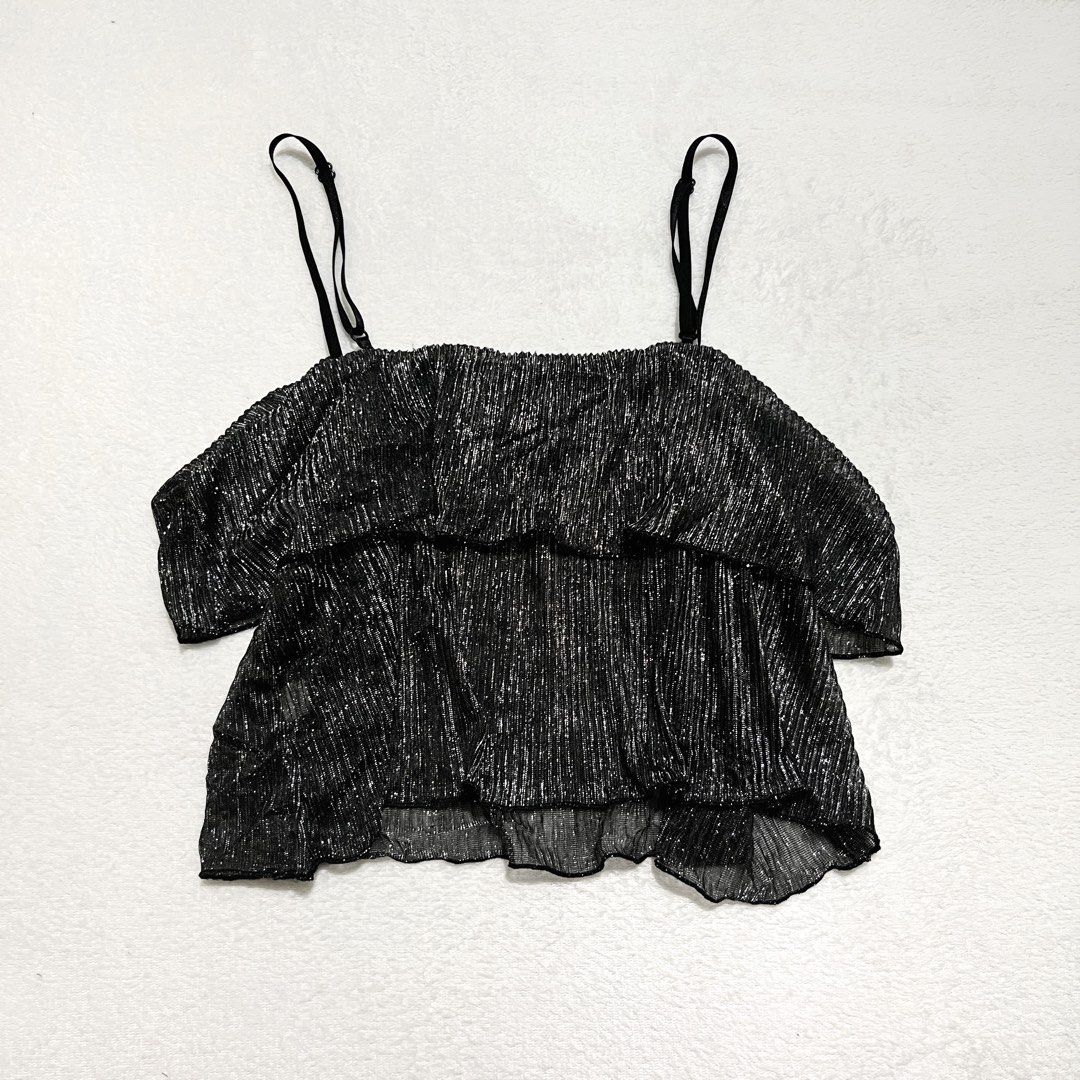 Black Silver Metallic Shimmer Ruffle Cami Tank Top (Category: Sleeveless) located in Binan City. Submitted by veniceao (Listing ID 1469048820, Image 2). Description: PLEASE READ ❤️ Loc: Manila/Laguna (open for checkout for cheaper sf—starts at ₱20) For sure buyer: 1. Make an offer. 2. Send your details for confirmation 3. Pay until 3pm the next day I confirm the order. Details: - Fits size xsmall-med - Color/Finish: Black and silver with a stunni