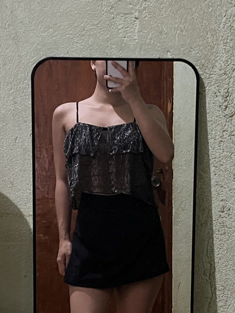 Black Silver Metallic Shimmer Ruffle Cami Tank Top (Category: Sleeveless) located in Binan City. Submitted by veniceao (Listing ID 1469048820, Image 3). Description: PLEASE READ ❤️ Loc: Manila/Laguna (open for checkout for cheaper sf—starts at ₱20) For sure buyer: 1. Make an offer. 2. Send your details for confirmation 3. Pay until 3pm the next day I confirm the order. Details: - Fits size xsmall-med - Color/Finish: Black and silver with a stunni