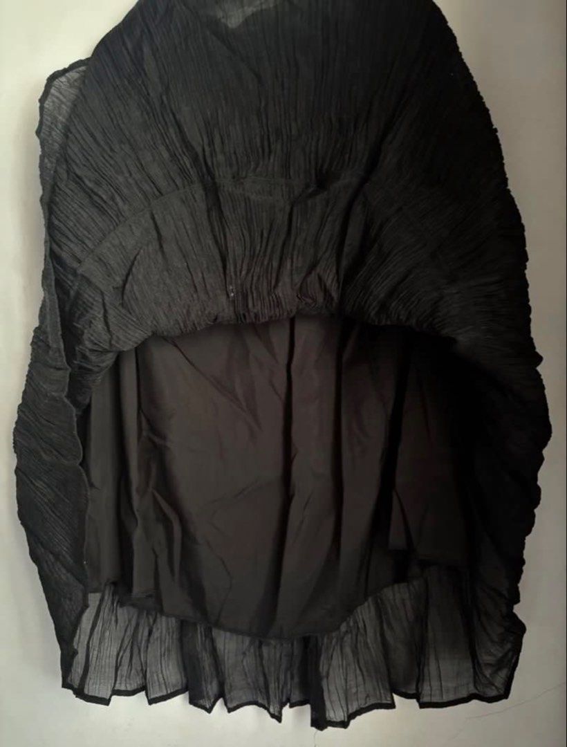 Black Tiered Maxi Skirt (Category: Skirts) located in General Trias. Submitted by r_bimil (Listing ID 1469157920, Image 2). Description: Black Tiered Maxi Skirt for sale!.