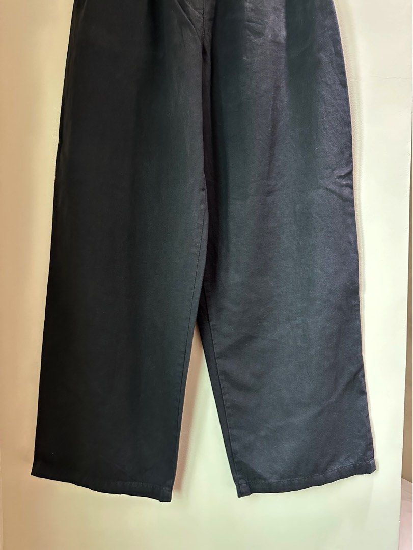 Black Wide Leg Trousers Hip Goddess (Category: Other Bottoms) located in San Juan City. Submitted by keep.it.clean (Listing ID 1469101606, Image 3). Description: gatherized waistband 22-24 inches .