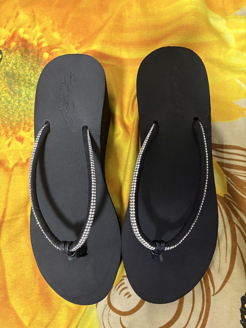 Black Wedge Flip Flops with Rhinestone Straps (Category: Wedges) located in Manila. Submitted by nykji96 (Listing ID 1468979694, Image 1). Description: - Style: Thong-style platform wedge sandals - Color: Black with sparkling rhinestone strap details - Heel: Chunky wedge for comfortable height - Sole: Textured zig-zag rubber outsole for great traction - Perfect for: Casual summer outfits and beach days.