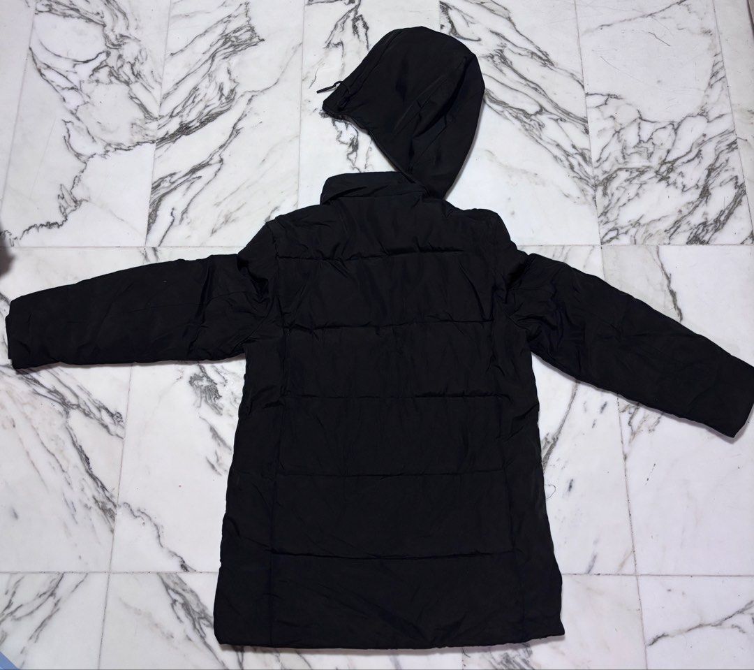 Black Winter Jacket (Category: Coats, Jackets and Outerwear) located in Singapore. Submitted by rachie9 (Listing ID 1469109821, Image 3). Description: Size: XXL (look at 5th pic for measurements) Length reaches mid thigh (for men at 164cm) Hoodie is detachable Meet-ups at tanah merah / bedok mrt or near my area if you drive/ride. Brand/Model: Jeep Spirit Black Down Jacket - Filling: 90% premium white goose down with high loft and great compressio