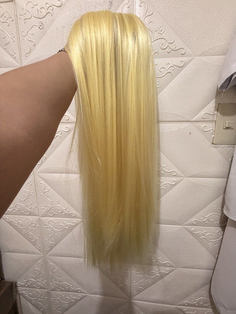 Blonde wig (Category: Hair) located in Rizal. Submitted by alexuhhhh (Listing ID 1468975762, Image 1). Description: RFS: tried it on but didnt suit me -synthetic hair -with wig cap na -70cm -never been used (tried on lng to see the fit on me).