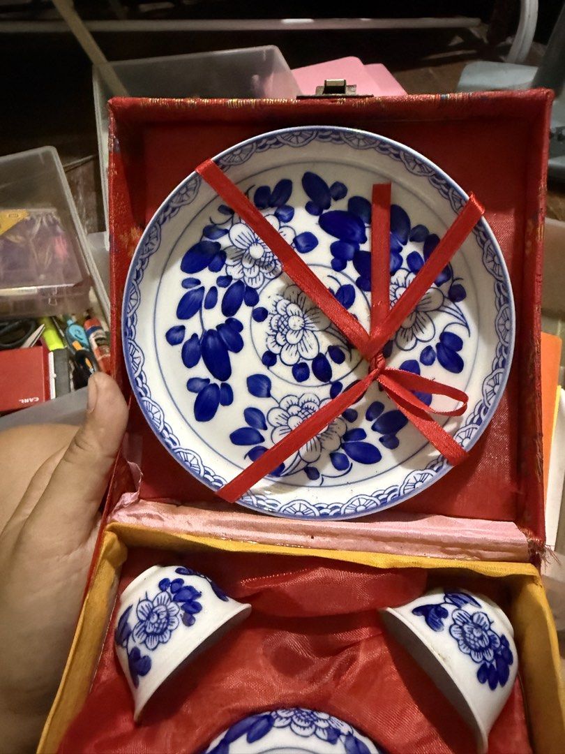 Blue and White Porcelain Tea Set (Category: Coffee & Tea Tableware) located in Quezon City. Submitted by ae.thina (Listing ID 1469017596, Image 3). Description: - Traditional Chinese blue and white porcelain tea set - Includes 1 teapot, 4 matching tea cups, and a serving tray with floral patterns - Brand new, never used, and stored in its original box - Elegantly packaged in a red fabric-lined presentation box with a red ribbon - Perfect for gift