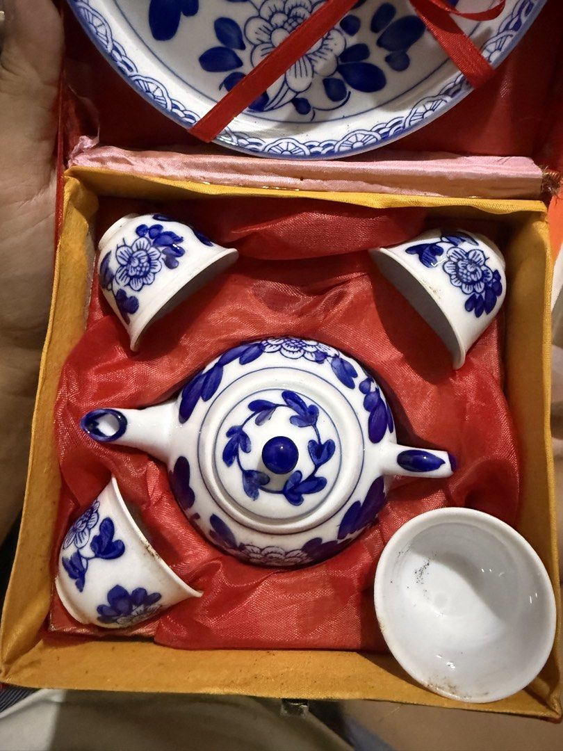 Blue and White Porcelain Tea Set (Category: Coffee & Tea Tableware) located in Quezon City. Submitted by ae.thina (Listing ID 1469017596, Image 2). Description: - Traditional Chinese blue and white porcelain tea set - Includes 1 teapot, 4 matching tea cups, and a serving tray with floral patterns - Brand new, never used, and stored in its original box - Elegantly packaged in a red fabric-lined presentation box with a red ribbon - Perfect for gift