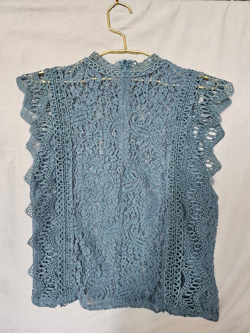 Blue Lace Blouse (Category: Blouses) located in Quezon City. Submitted by _pcloset (Listing ID 1468998048, Image 2). Description: Blue lace blouse with zipper back.