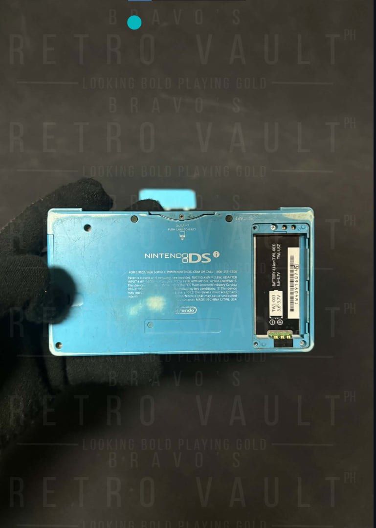 Blue Nintendo DSi (Category: Nintendo) located in Manila. Submitted by johnnybrav16957 (Listing ID 1469070247, Image 2). Description: Blue Nintendo DSi — Screen Issues Price: ₱700 negotiable (console only, no battery) Hey Mama! 😎 Selling my blue Nintendo DSi. Suitable for repair, restoration, or spare parts. Details: - Blue shell with visible cosmetic wear and scratches - Screen discoloration and visible marks on both screens - Screen appearance