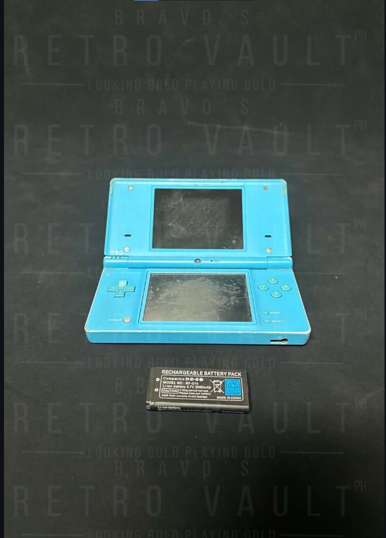 Blue Nintendo DSi (Category: Nintendo) located in Manila. Submitted by johnnybrav16957 (Listing ID 1469070247, Image 1). Description: Blue Nintendo DSi — Screen Issues Price: ₱700 negotiable (console only, no battery) Hey Mama! 😎 Selling my blue Nintendo DSi. Suitable for repair, restoration, or spare parts. Details: - Blue shell with visible cosmetic wear and scratches - Screen discoloration and visible marks on both screens - Screen appearance