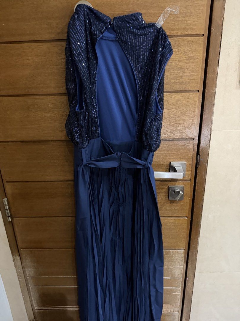 Blue sequence backless gown (Category: Evening dresses & gowns) located in San Juan City. Submitted by smoothie123 (Listing ID 1468961838, Image 2). Description: .