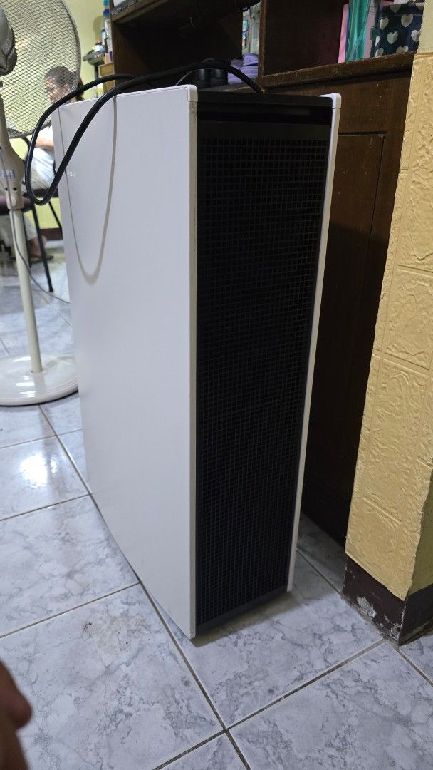 Blueair Pro L Air Purifier (Category: Air Purifiers & Dehumidifiers) located in Quezon City. Submitted by ggesteban0917 (Listing ID 1469060105, Image 3). Description: Blueair Pro L Air Purifier. Pre-loved but in excellent condition, perfect for large spaces.✨ Price: 15,000(Negotiable) Brandnew Price: 30,000 Features:Covers up to 1,000 sq. ft – ideal for living rooms, offices, or studios Advanced HEPASilent™ technology for cleaner, fresher air Ene