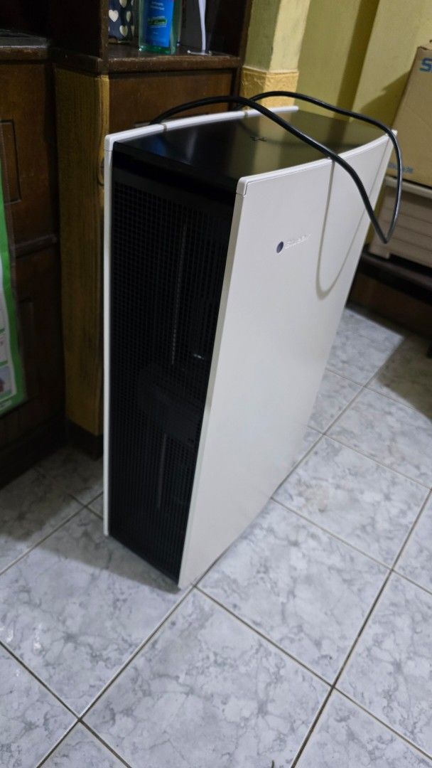 Blueair Pro L Air Purifier (Category: Air Purifiers & Dehumidifiers) located in Quezon City. Submitted by ggesteban0917 (Listing ID 1469060105, Image 2). Description: Blueair Pro L Air Purifier. Pre-loved but in excellent condition, perfect for large spaces.✨ Price: 15,000(Negotiable) Brandnew Price: 30,000 Features:Covers up to 1,000 sq. ft – ideal for living rooms, offices, or studios Advanced HEPASilent™ technology for cleaner, fresher air Ene