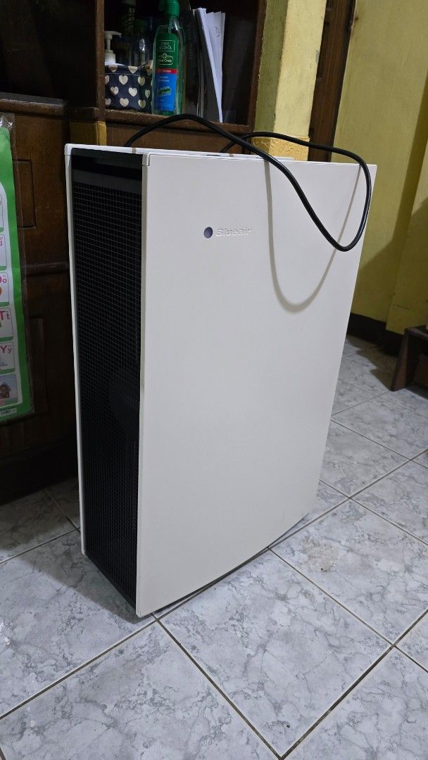 Blueair Pro L Air Purifier (Category: Air Purifiers & Dehumidifiers) located in Quezon City. Submitted by ggesteban0917 (Listing ID 1469060105, Image 1). Description: Blueair Pro L Air Purifier. Pre-loved but in excellent condition, perfect for large spaces.✨ Price: 15,000(Negotiable) Brandnew Price: 30,000 Features:Covers up to 1,000 sq. ft – ideal for living rooms, offices, or studios Advanced HEPASilent™ technology for cleaner, fresher air Ene