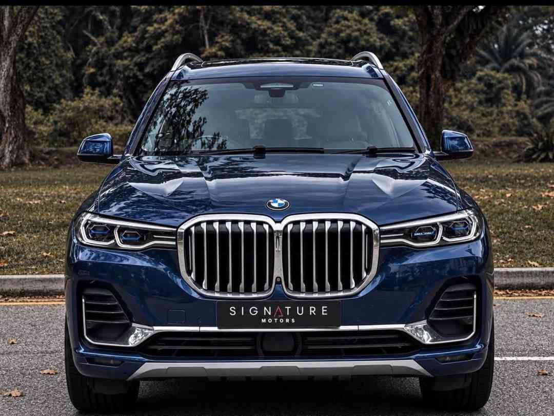 BMW X7 xDrive40i 7-Seater (A) (Category: Used Cars) located in Singapore. Submitted by signaturemotors (Listing ID 1469013582, Image 1). Description: Showroom: 237 ALEXANDRA ROAD 237 Alexandra Road #02-04 Singapore 159929 1 Owner! Agent Unit! Come With 12.3" Touchscreen Infotainment Display. Apple Carplay/Android Auto. BMW Live Cockpit Professional. Ventilated Seats. Sunroof. Soft Closing Doors. Auto Tailgate. Acoustic Glazing. 5-Zone Aircon Clim