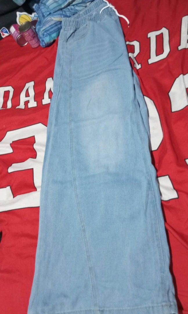 bnew baggy pants (Category: Jeans) located in Pasay City. Submitted by trueocean_d2c5d2 (Listing ID 1468950452, Image 3). Description: bnew large to xl.