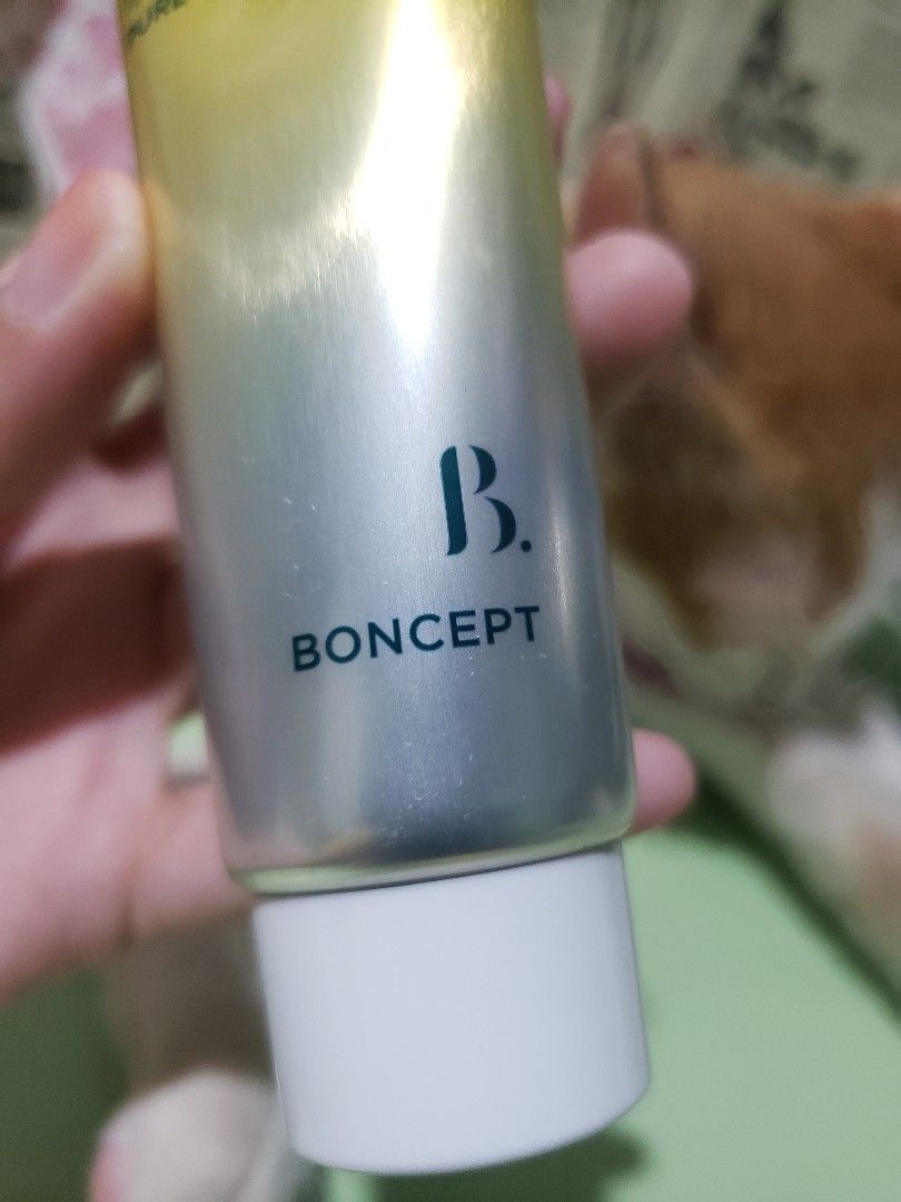 Boncept Vita C Cream 50ml (Category: Face Care) located in Manila. Submitted by koshixii (Listing ID 1469099577, Image 2). Description: - Product: Boncept Vita C Cream (Distributed by Tonymoly) - Size: 50ml tube - Key Ingredients: 1% Vitamin C and 100 IU Pure Retinol - Condition: Like New (Only used once) - Expiry Date: 2028 (stamped on crimp) RFS: Not part of my skincare routine plus my cat needs food more than anything:)).