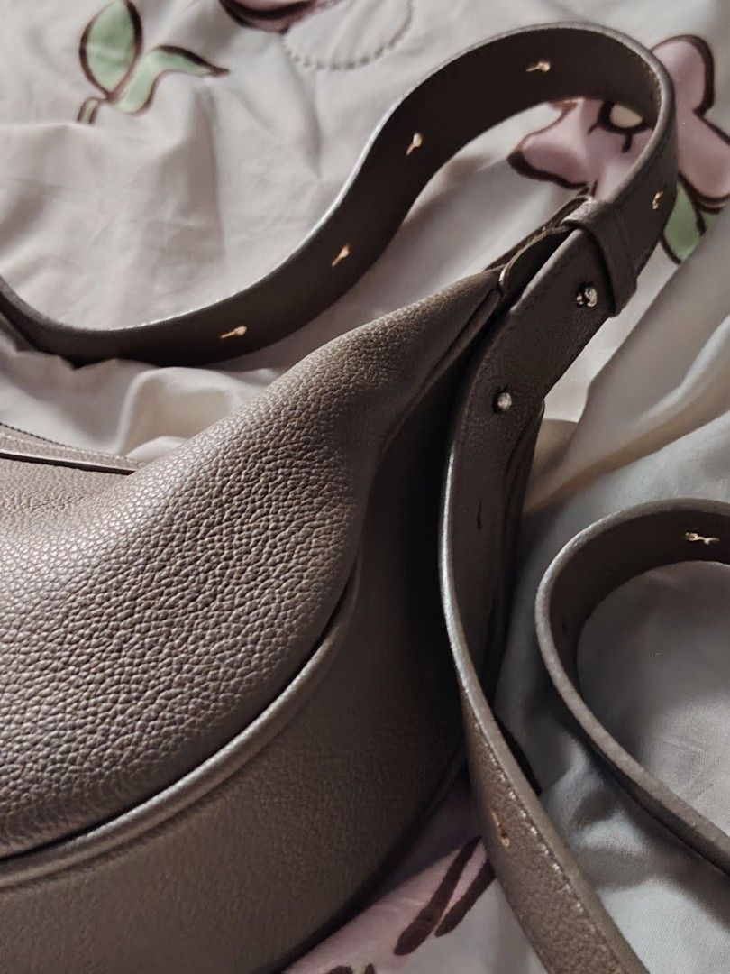 bostanten kili-kili bag 👜 (Category: Shoulder Bags) located in Hermosa. Submitted by lcvelycath (Listing ID 1468983681, Image 2). Description: issue: none colors may vary due to lightning & quality 𐙚 °. check details before mine joy miners will be posted :> 𐙚 °. payment first °. mode of payment: Gc@sh mode of delivery: JNT 𐙚.