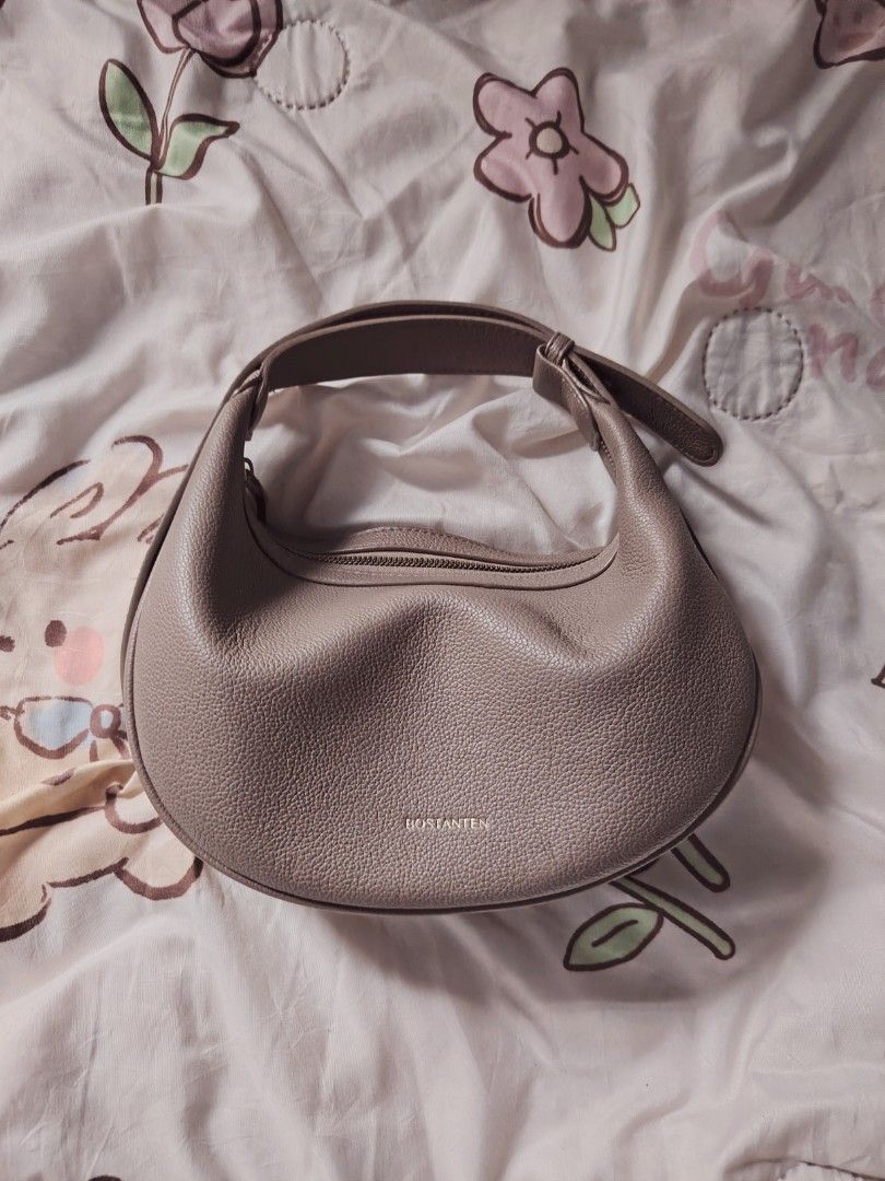bostanten kili-kili bag 👜 (Category: Shoulder Bags) located in Hermosa. Submitted by lcvelycath (Listing ID 1468983681, Image 1). Description: issue: none colors may vary due to lightning & quality 𐙚 °. check details before mine joy miners will be posted :> 𐙚 °. payment first °. mode of payment: Gc@sh mode of delivery: JNT 𐙚.